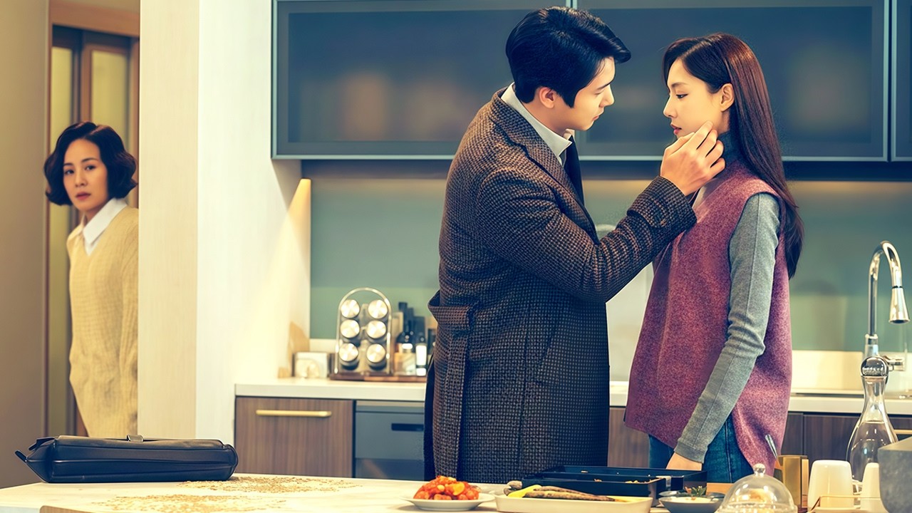 The Poor Girl Schemes To Steal Her Rich Best Friend's Husband To Get Revenge