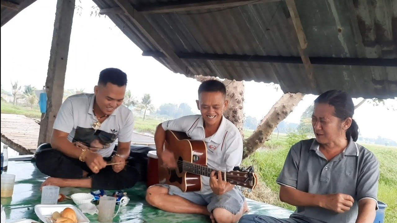 Thế Phương hát nhạc chế cù lũ ăn thùng