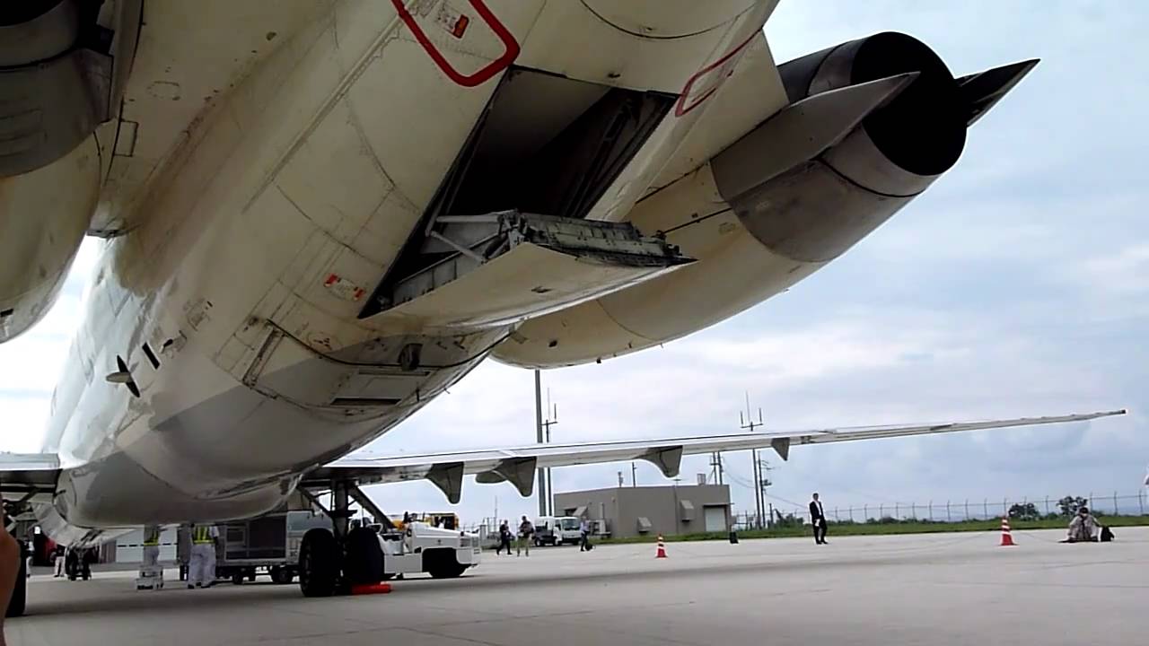 MD-81引退記念チャーターフライト－リアステア開閉