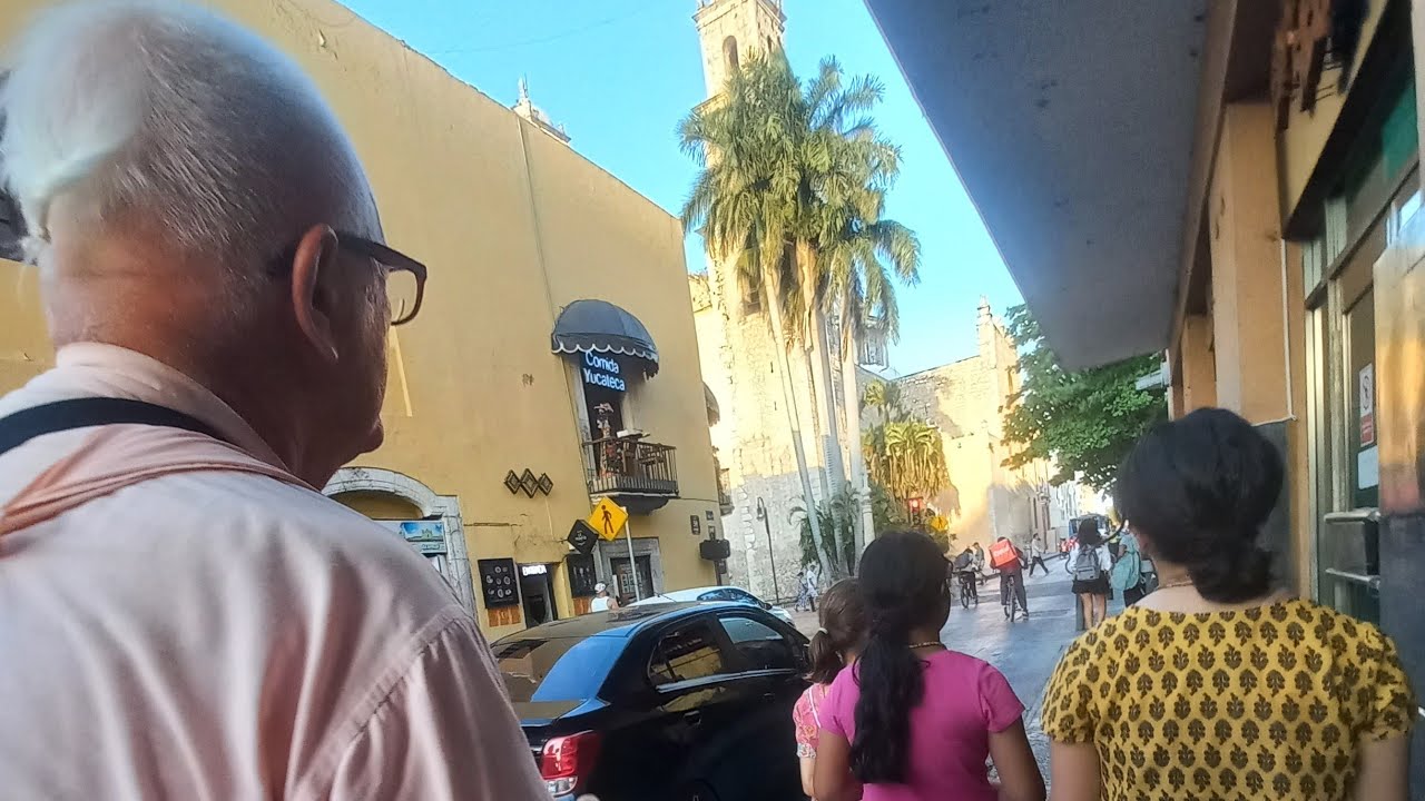 Canto del Maha Mantra Hare Krishna en Mérida Yuc. - Srila Bhakti Kusum Ashram Maharaj