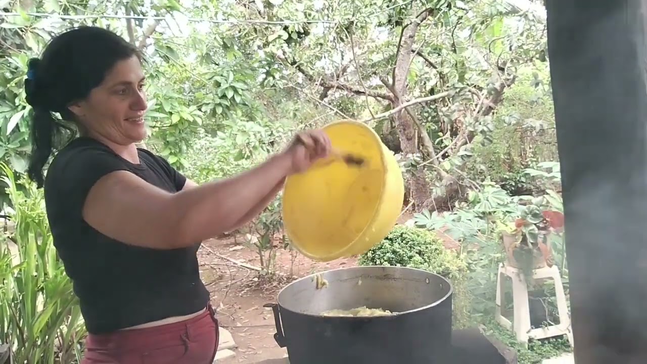 Fazendo doce de manga