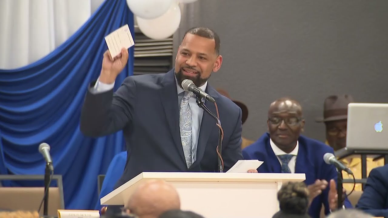 Jason House sworn in as NEW Dolton mayor (FULL SPEECH)