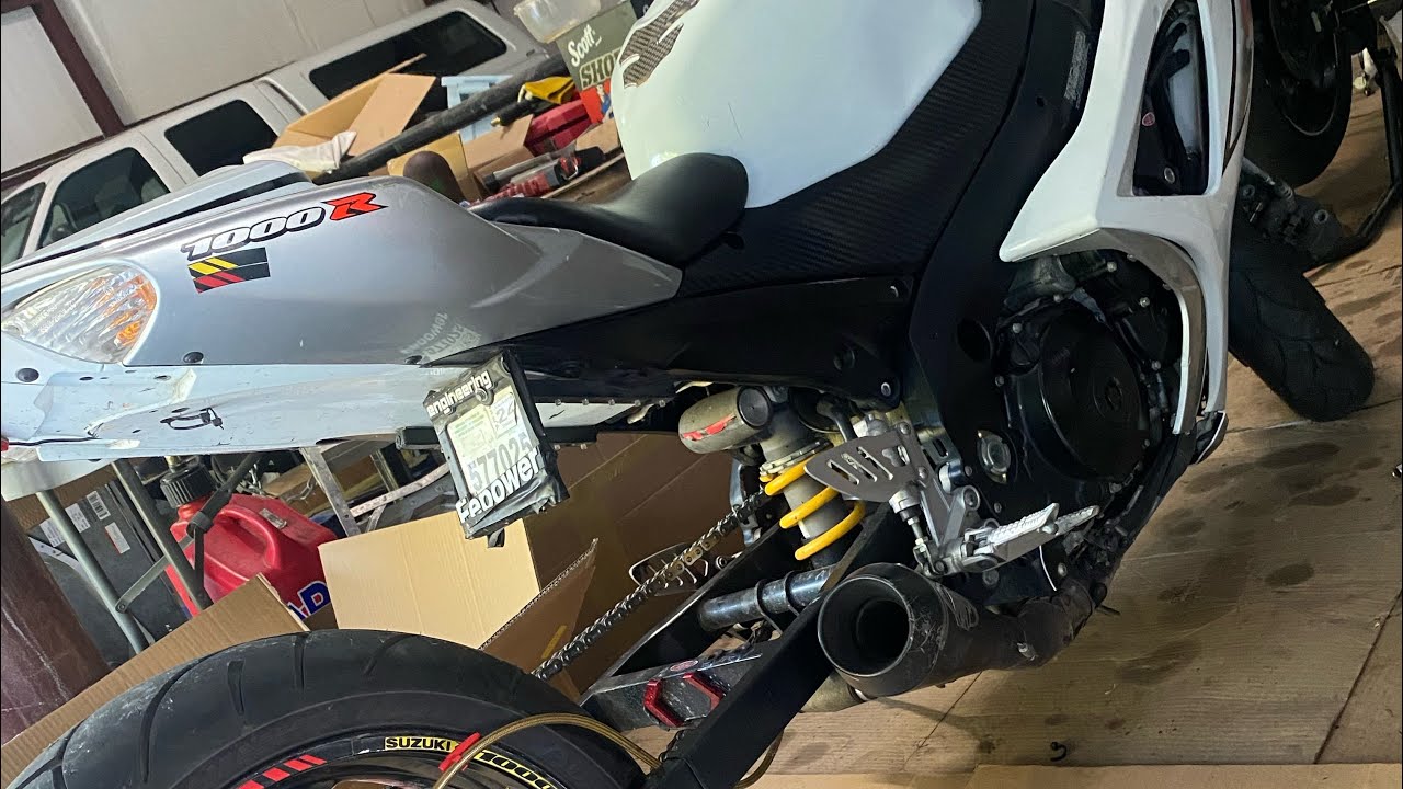 Bleeding Gsxr 1000 front brakes without a vacuum bleeder (And new brake lines)