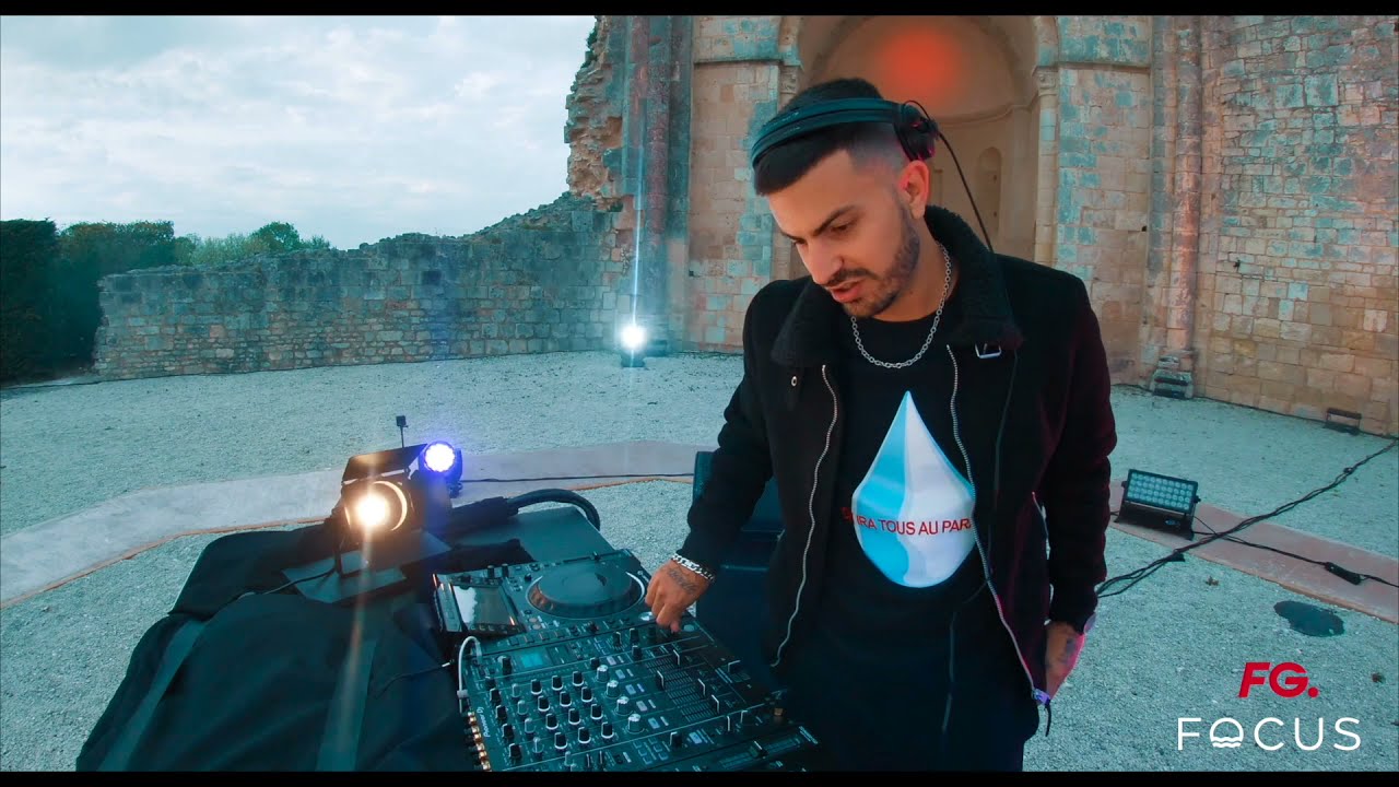 Hugo Cantarra live at Abbaye de Trizay, France for FOCUS