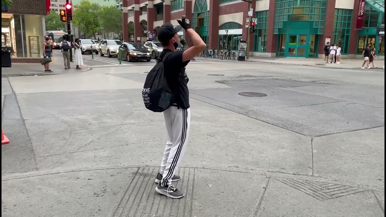 Pour ma Première Fois je Prêche L'Évangile de Jésus-Christ dans la rue du Centre-Ville de Montréal