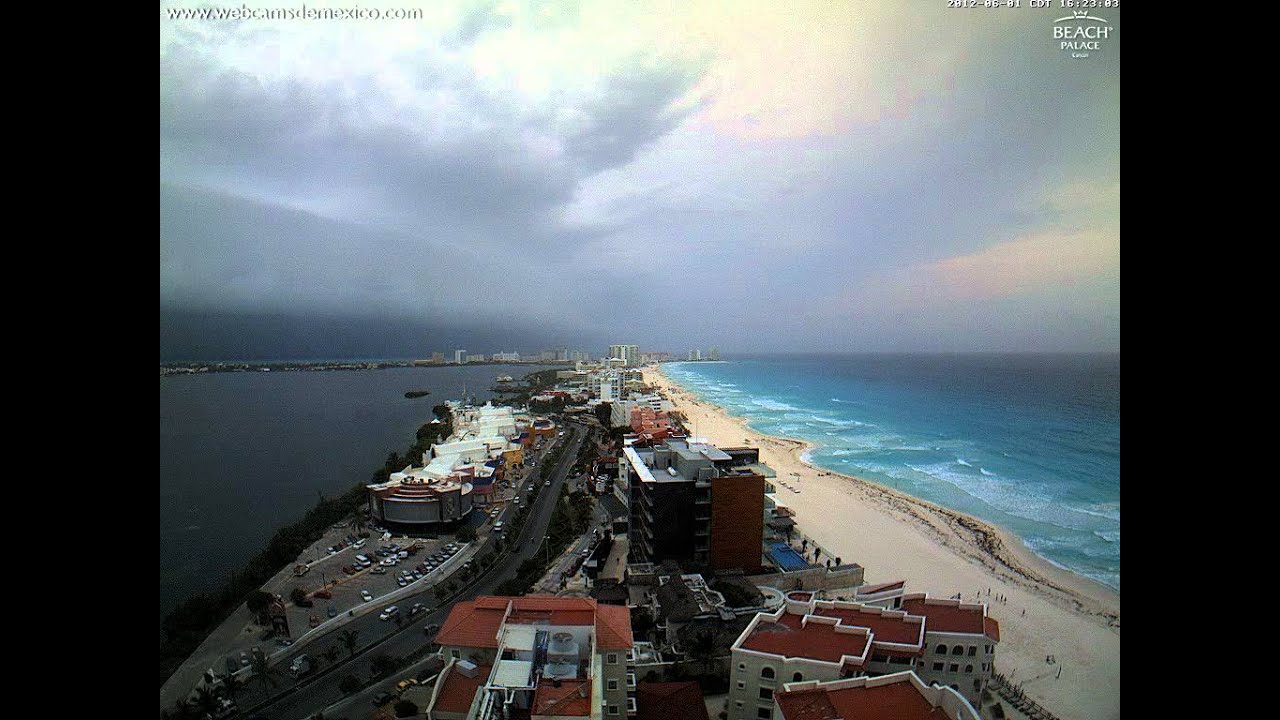 Cumulonimbus, shelf cloud and heavy rain visible from Cancún, Mexico (time-lapse) - June 01, 2012
