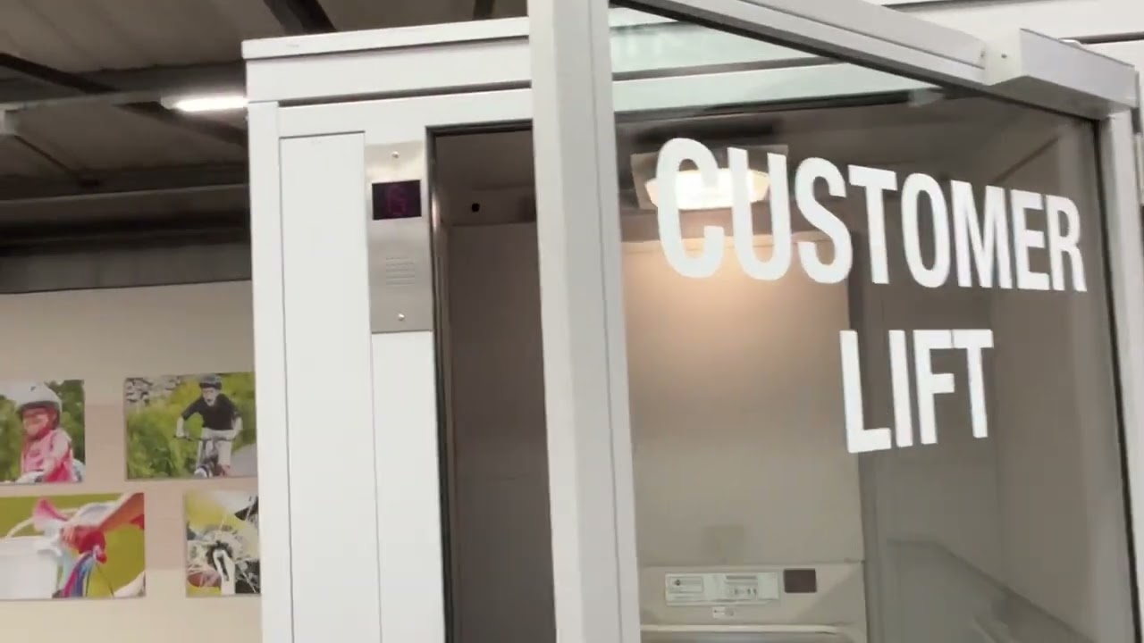 Worn out Phoenix platform lift at Halfords