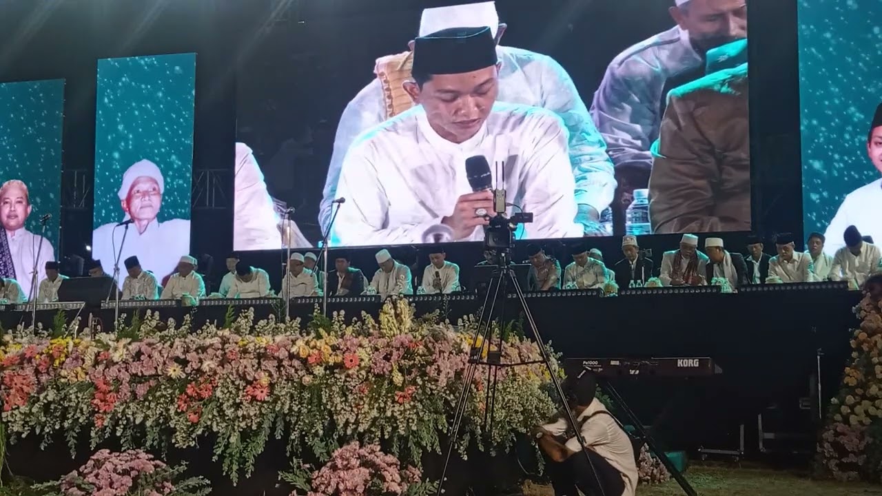 gus yahya pondok baitul mukhlasin memberikan sambutan dan membuka silsilah fateha