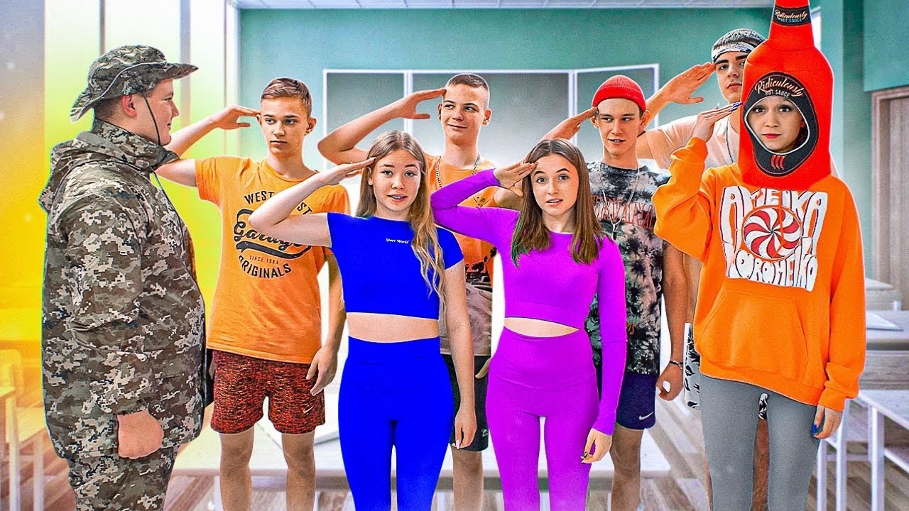 Новый СТРОГИЙ Учитель в Элитной Школе! Кажется ребятам не повезло!