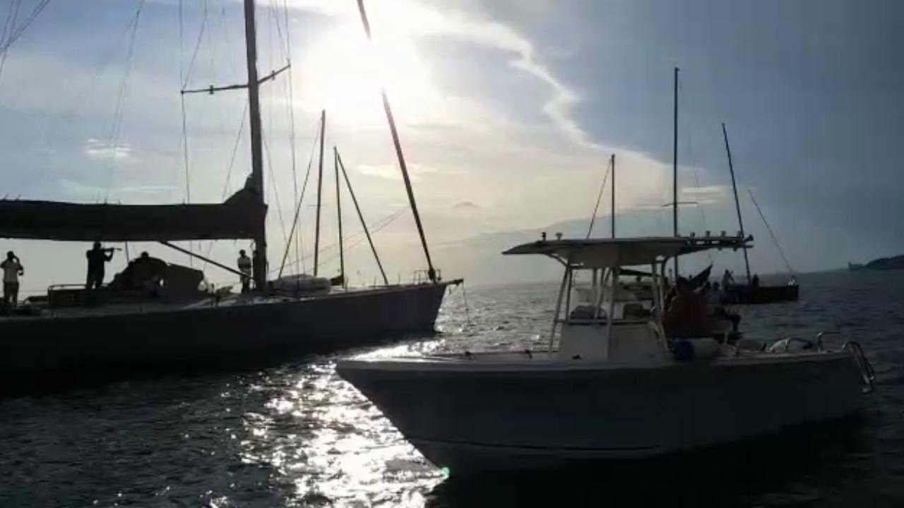 Trieste, la struggente Marinaresca al tramonto per l'addio a Chersi