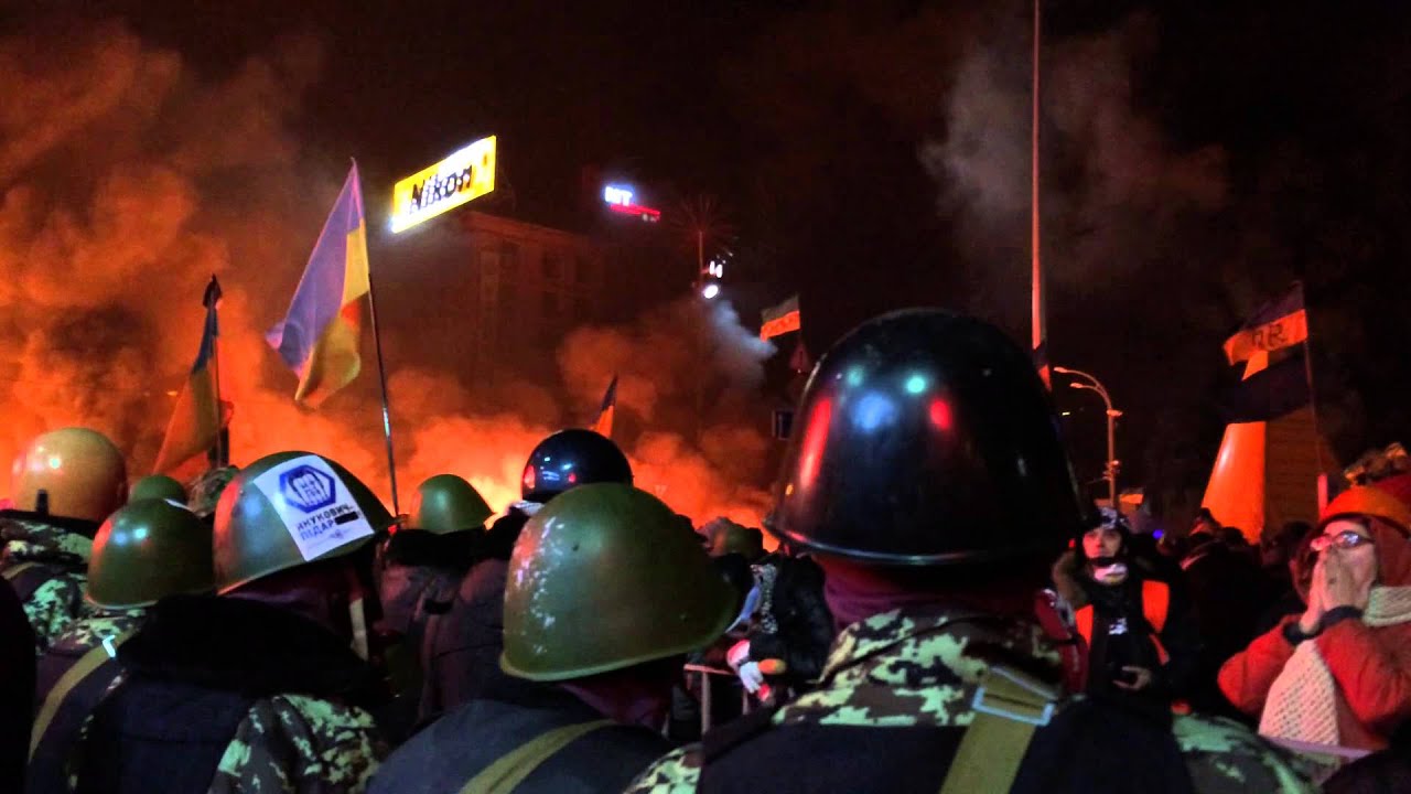 Київ, Майдан Незалежності | Ніч з 18 на 19 лютого 2014 | Феєрія Мандрів