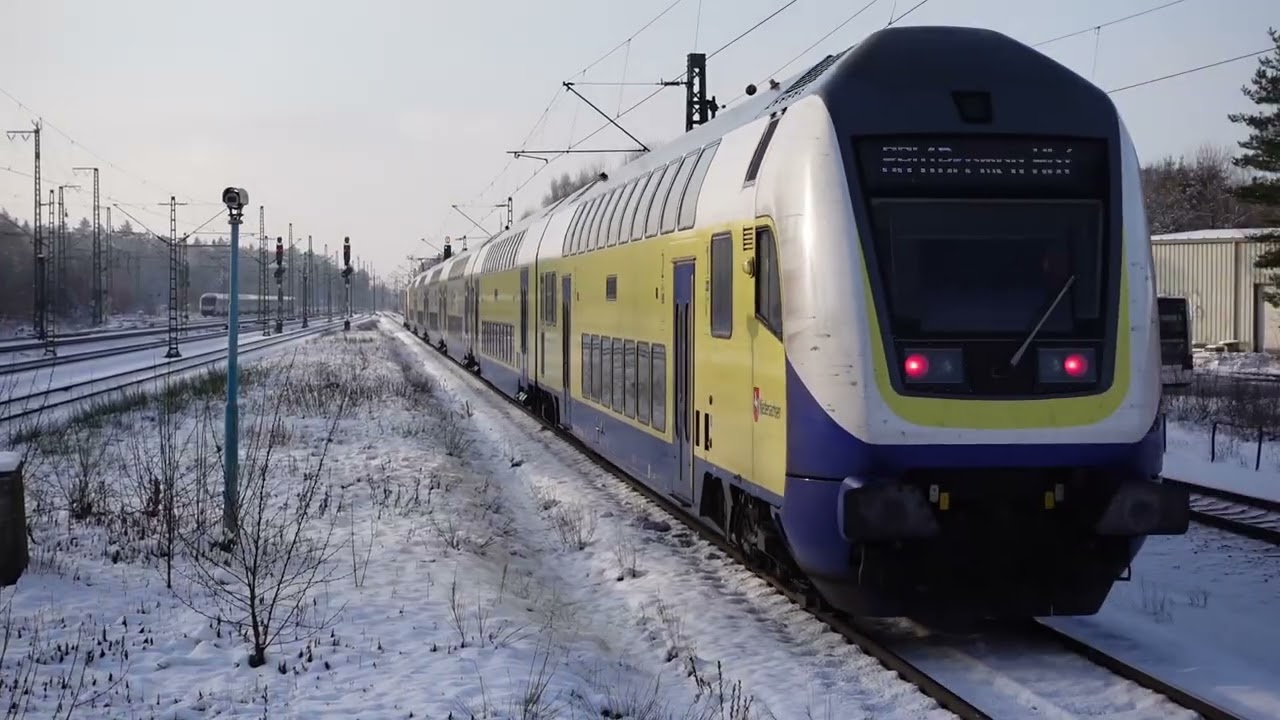 Züge im Schnee. Bahnhof Rotenburg (Wümme)