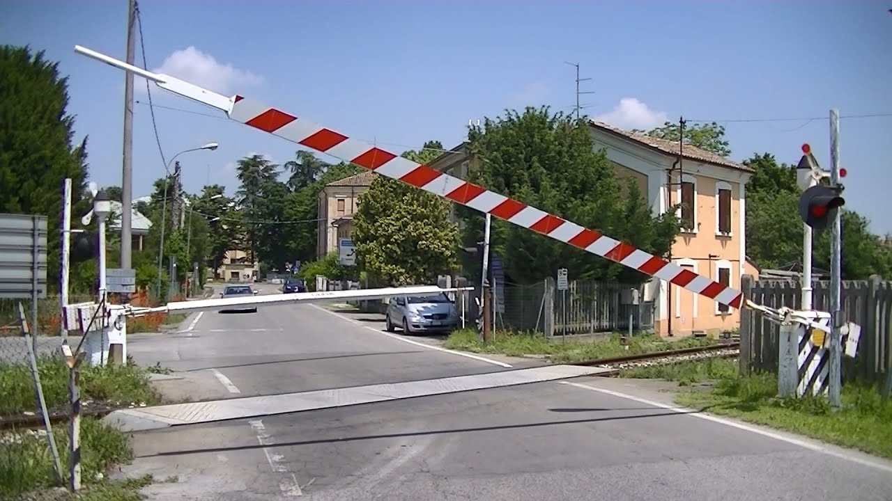 Spoorwegovergang Brescello (I) // Railroad crossing // Passaggio a livello