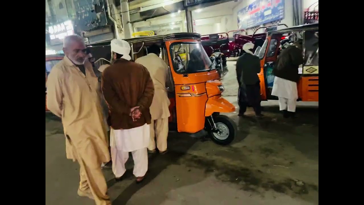 Sazgar lodar our ￼ auto￼ Rickshaw available 150c 200c Hanif auto Al waris auto Multan  03030739792. 