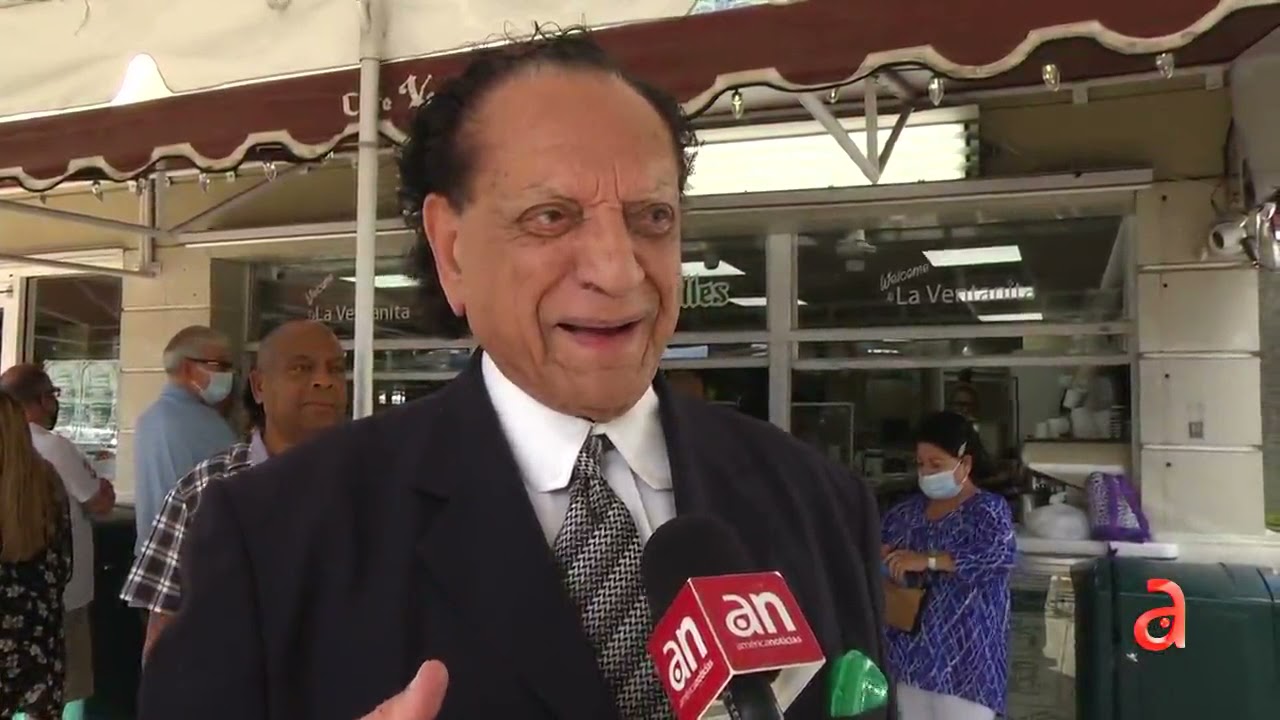 El restaurante Versailles celebra sus 50 años con el menú y los precios del año 1971