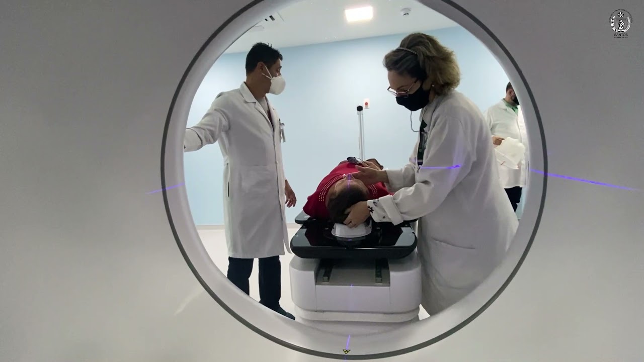 1ª Sessão de Radioterapia com Acelerador Linear é Realizada na Santa Casa de Santos