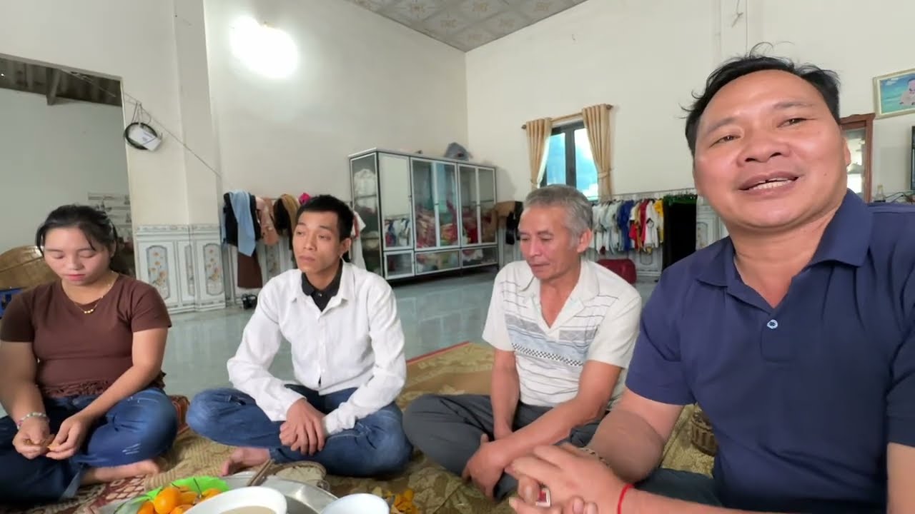 Vợ chồng chủ kênh Dân Tộc TV đưa cháu trai đi xem cháu nơi 