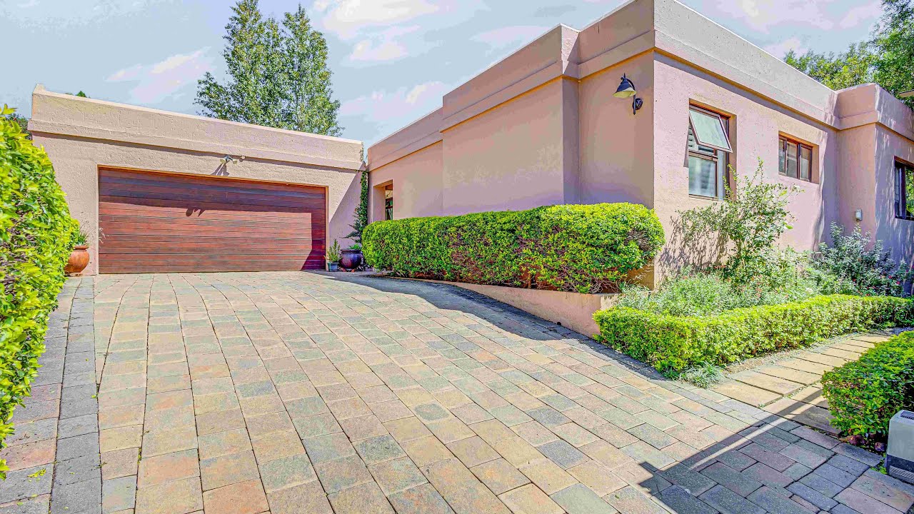 Contemporary Estate Living with Exceptional Outdoor Space