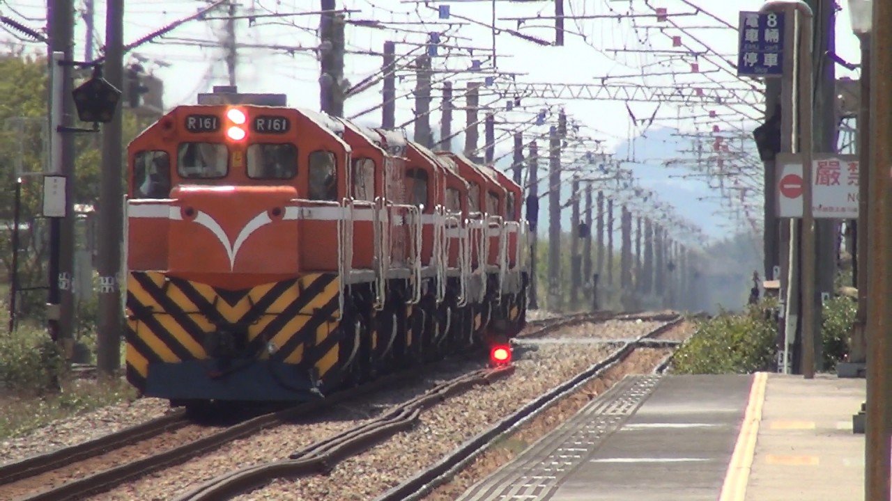 【8790次】臺鐵 2026.03.18 [柴電機車 R161 & R155] 送6輛退役車 R152 R154 R157 R32 R156 R28 最後一程大山通過 TR 8 Engines (2)