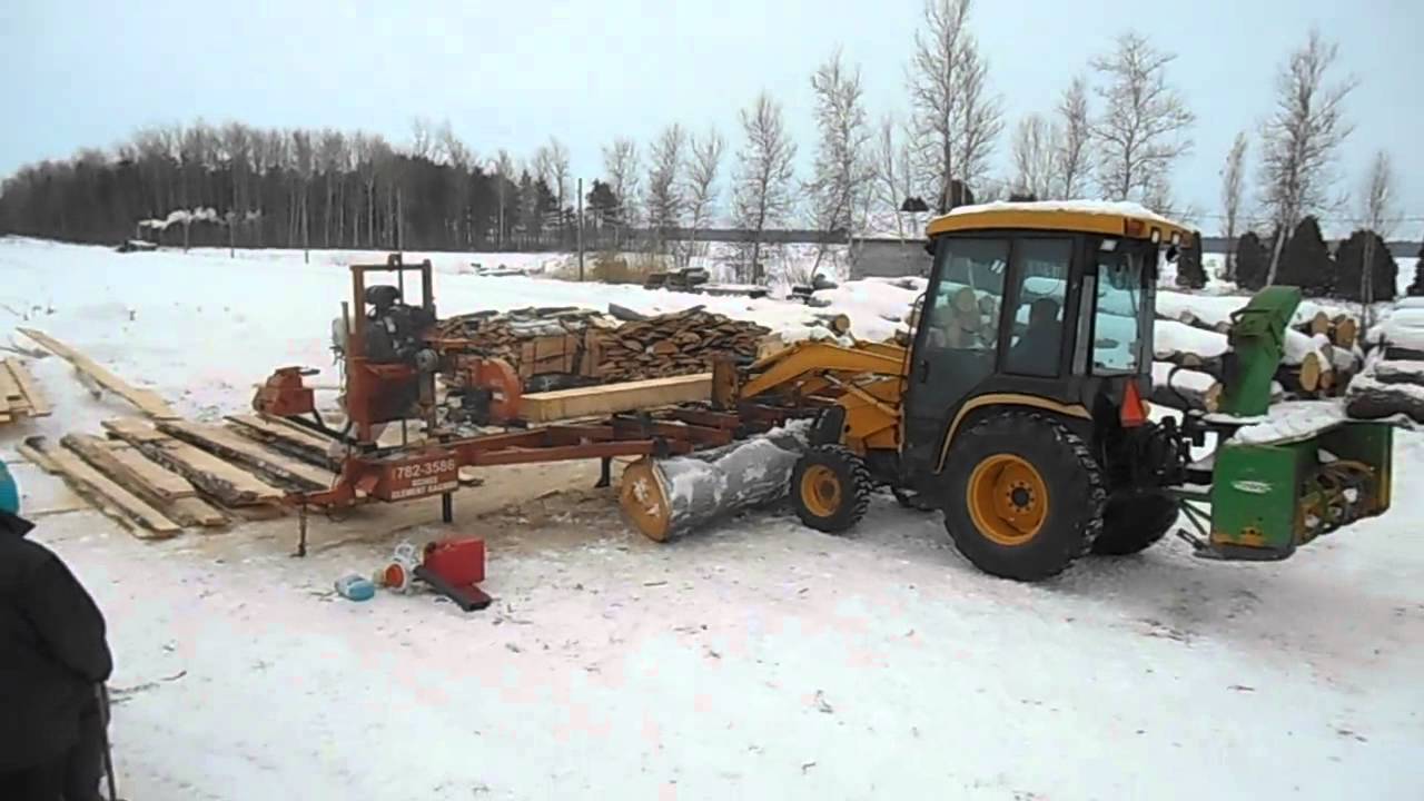 sciage de billots de bois avec moulin portatif wood mizer - poutres et madriers