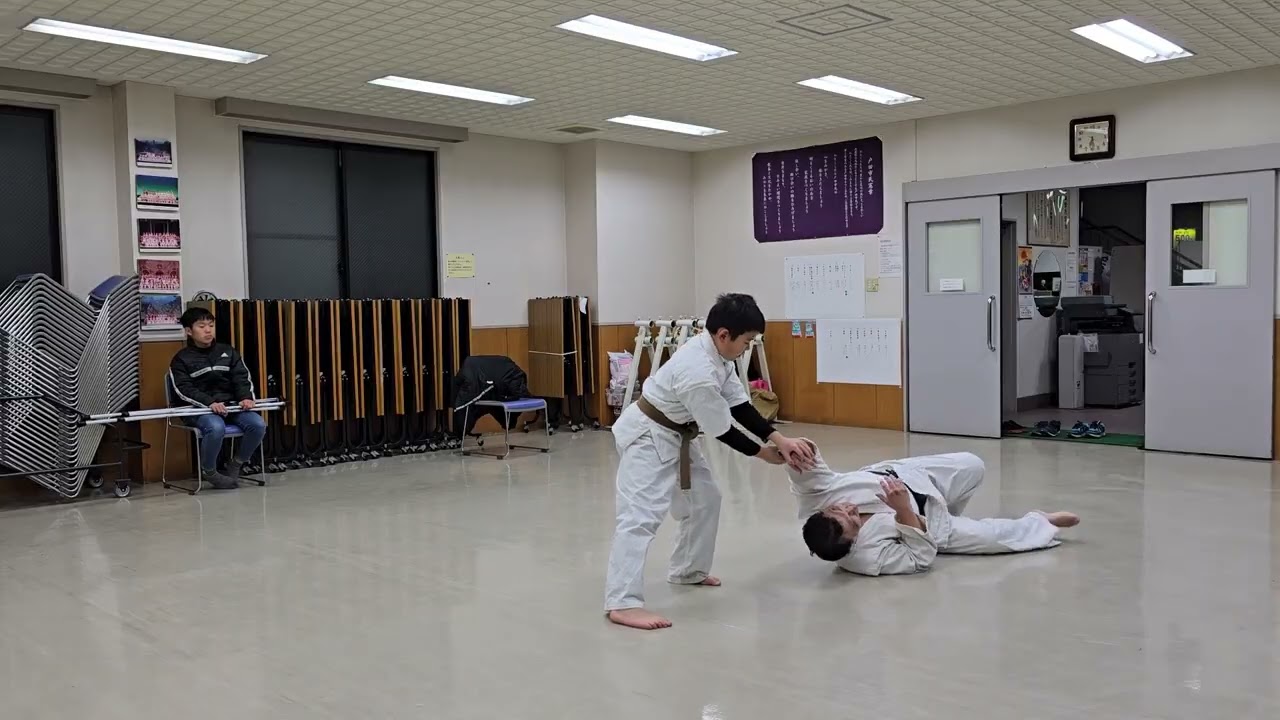 胸押し小手返し