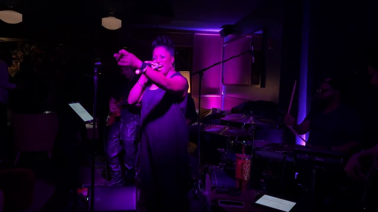 Simbryt Live! @ LazyBird - Shaolin Monk MotherfunkSong by Hiatus Kaiyote