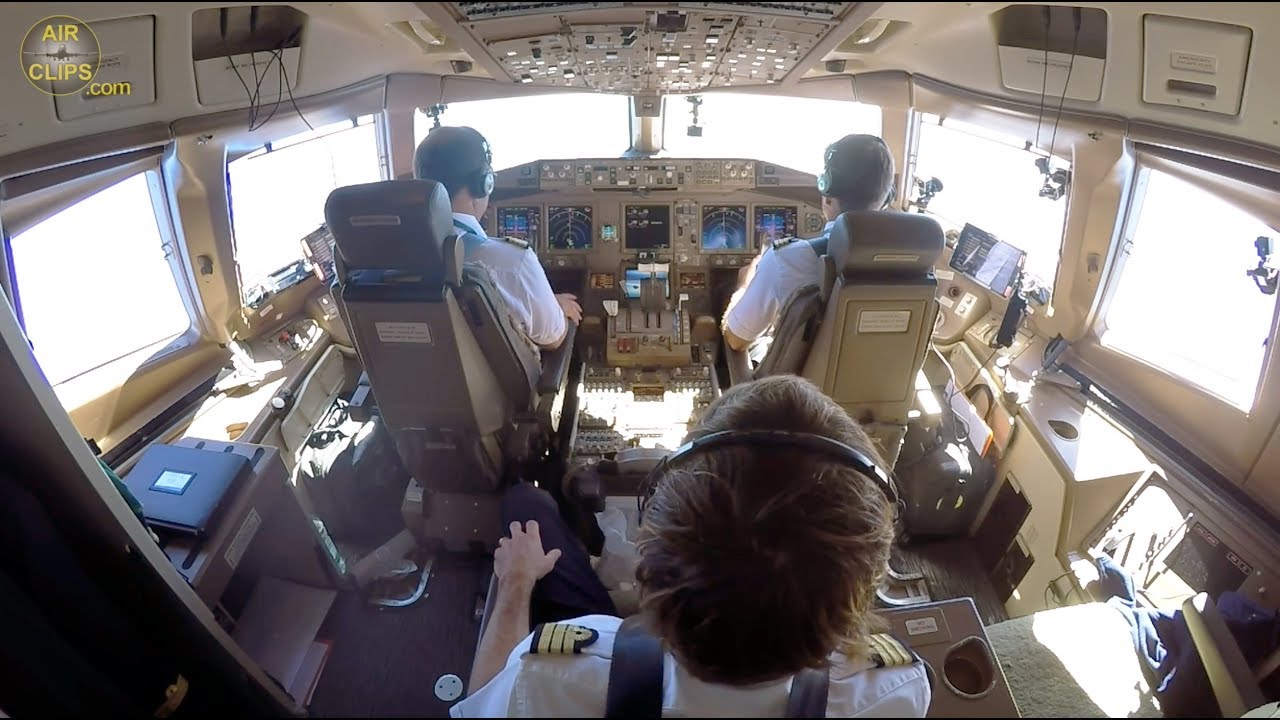 TOP PILOTS! B777-300 ULTIMATE Cockpit Movie Air Austral from La Reunion to Paris [AirClips]