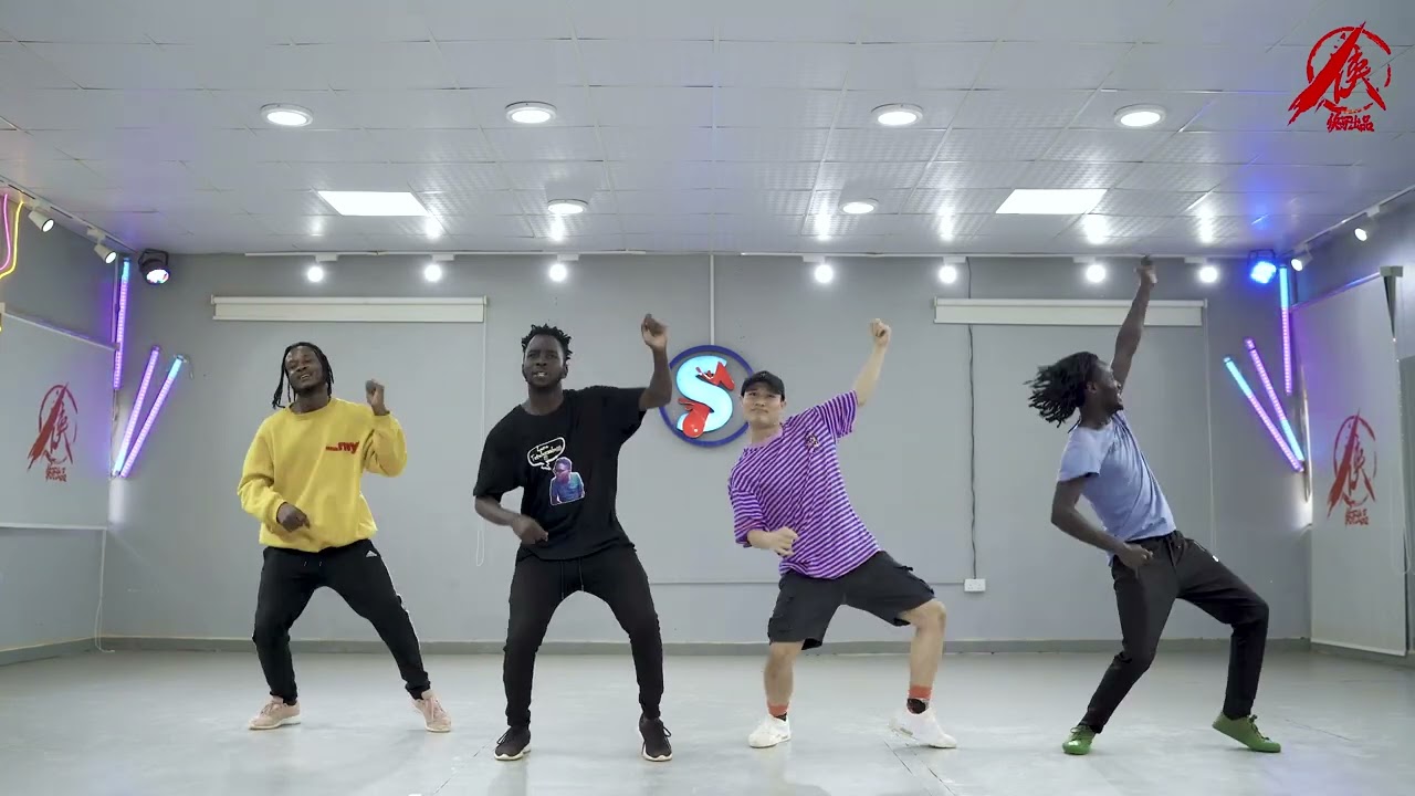 [Dance Workout] Bruno Mars   Smokin Out The Window|Sino Afro Dance Workout|Easy Dance Fitness，Zumba