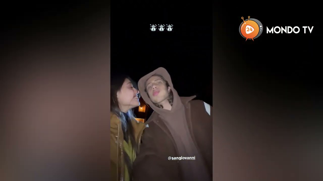 Giulia Stabile con Sangiovanni giocano sulla neve - MondoTV24.IT