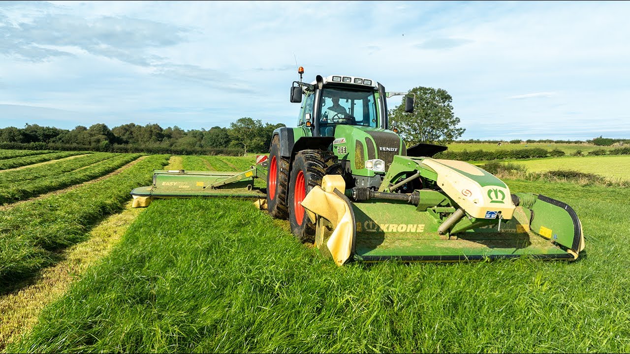 Lets mow some grass | Fendt 926 Vario & Krone Triple Mowers
