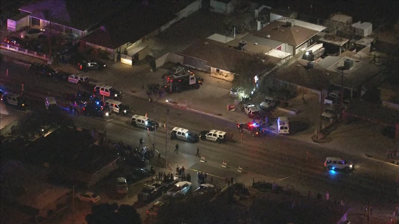 2 people stabbed at group home in Mesa, suspect starts standoff