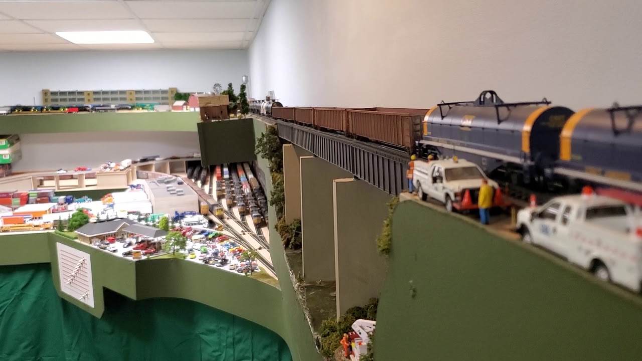 Ho Train Layout Scaletrains BNSF GE Tier 4 Gevo ET44AC