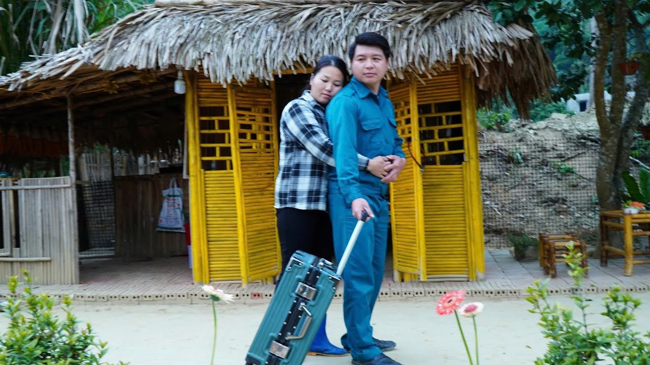 While Officer Thu was away on assignment, single mother Trieu Duyen could only cry in longing.
