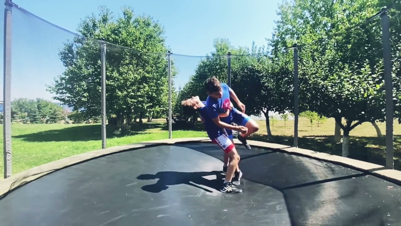 Fratii Pelean Matei si Andrei in sustinerea Luptelor Greco-Romane .