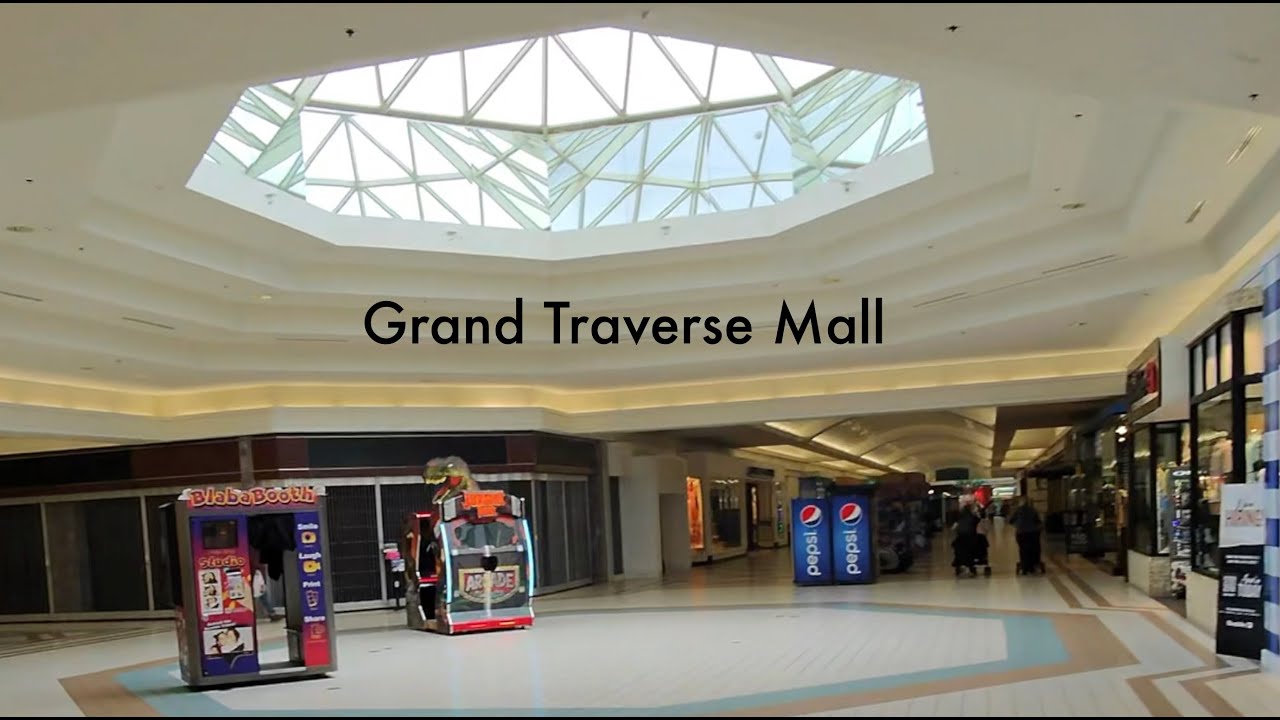 90's Retro Mall! (Grand Traverse Mall Tour)
