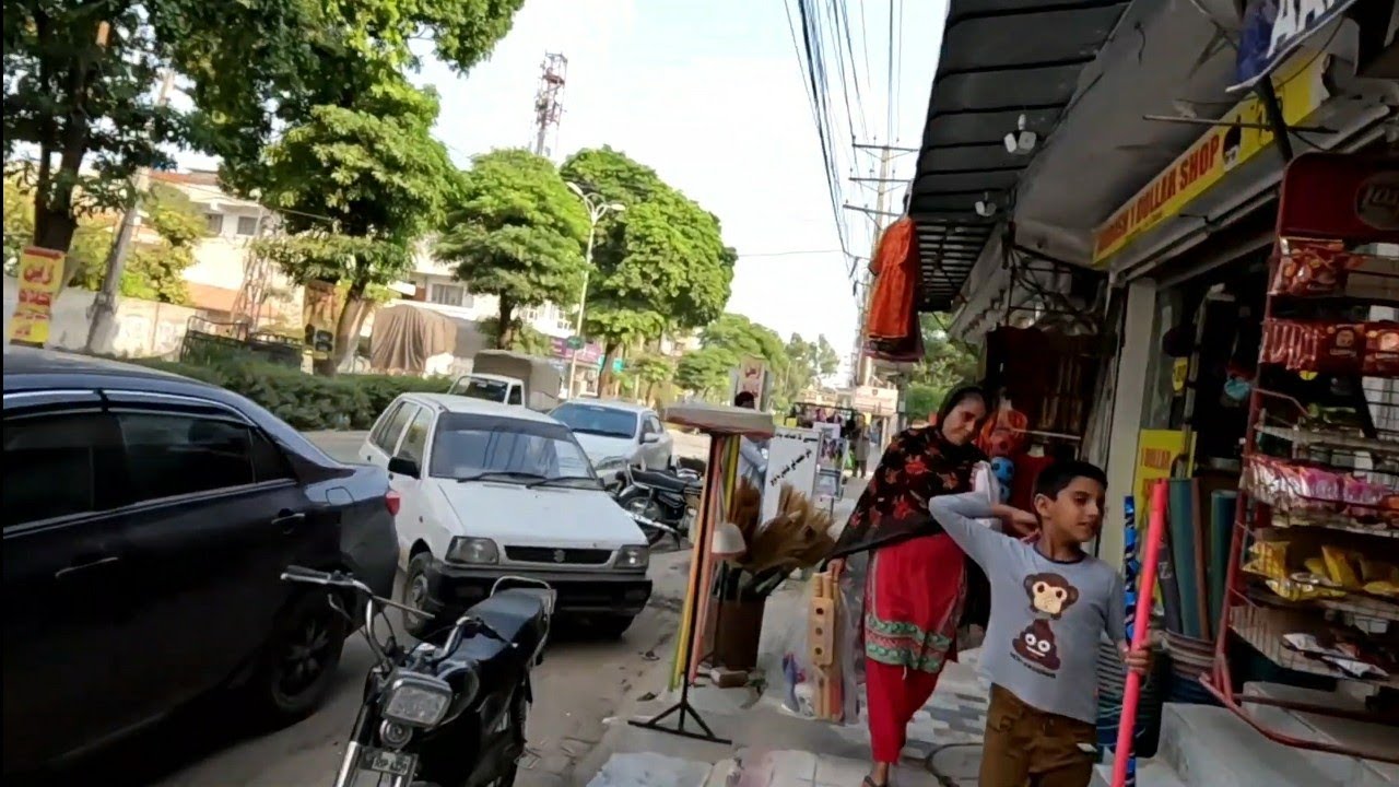 Pakistan - Walking tour of Khayaban Sir Syed| Pakistan 2022