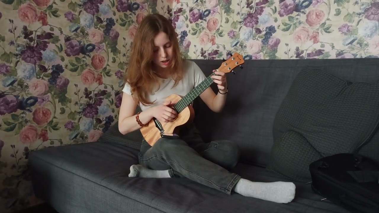 „ Ditto ” by New Jeans, cover Мария Авилова
