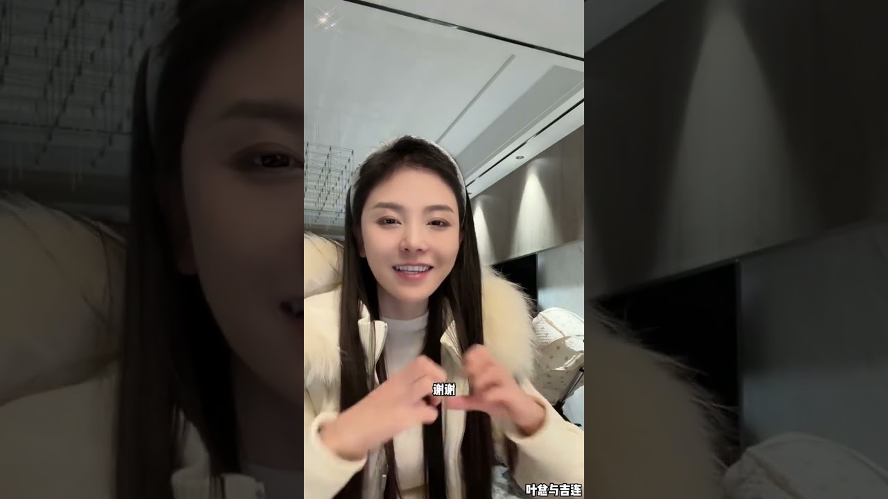 叶总与吉连(12)：吉连陪宝宝玩说话，宝宝吸着奶嘴看妈妈，妈妈逗宝宝好开心。
