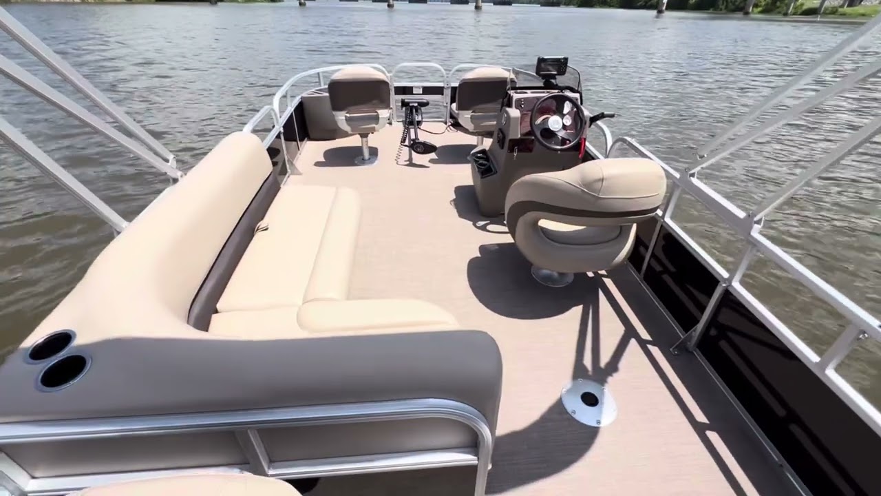 Sun Tracker Bass Buggy 18 DLX