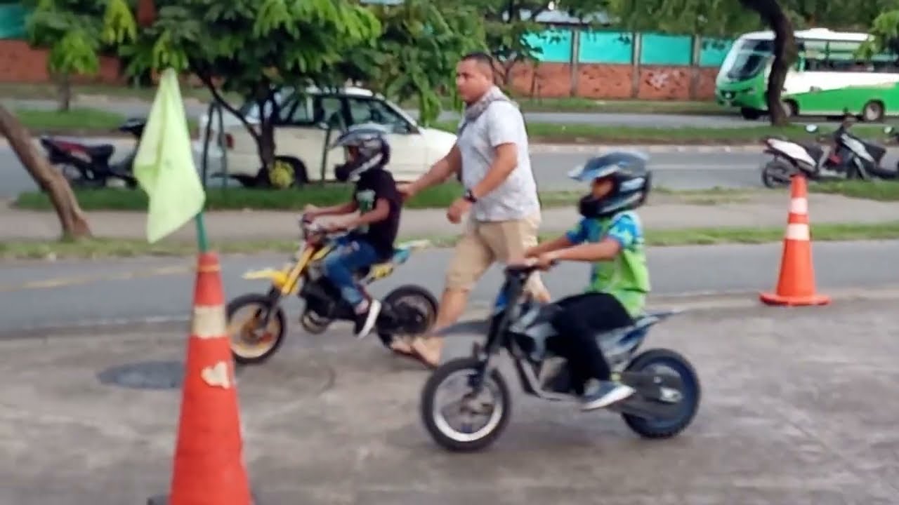Aprendiendo a manejar moto en Villavicencio