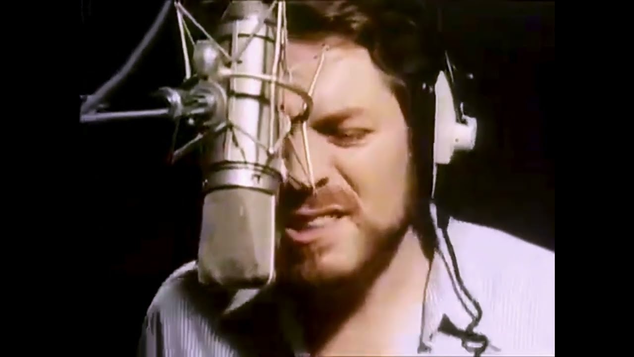 Robert Palmer recording vocals for 
