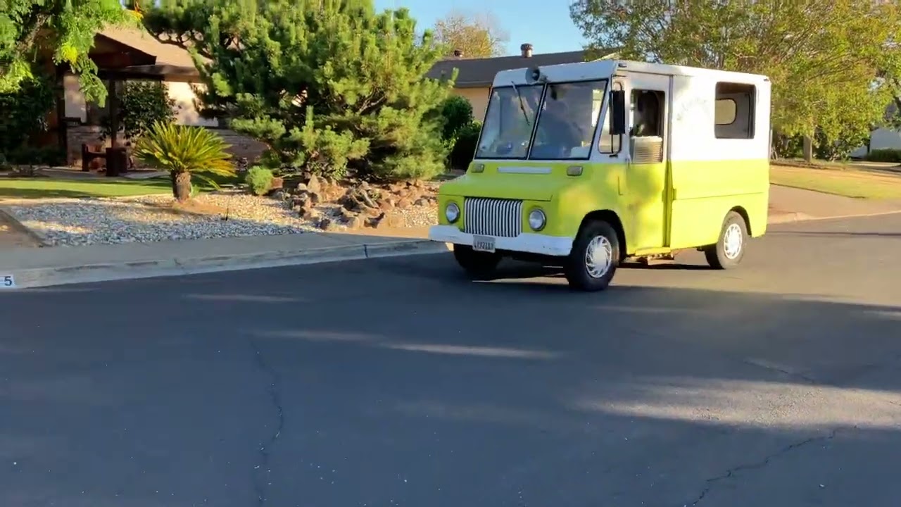 Everybody Loves The Ice Cream Man!  Blasting The Entertainer From The Sting Movie For Us To Enjoy!