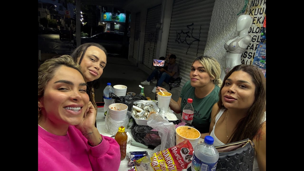 Con las chicas mucho chisme