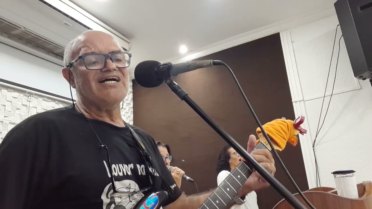 PR MARCO ANTONIO DA WEB RÁDIO AMOR E VIDA LOUVANDO A DEUS NA MANANCIAL 