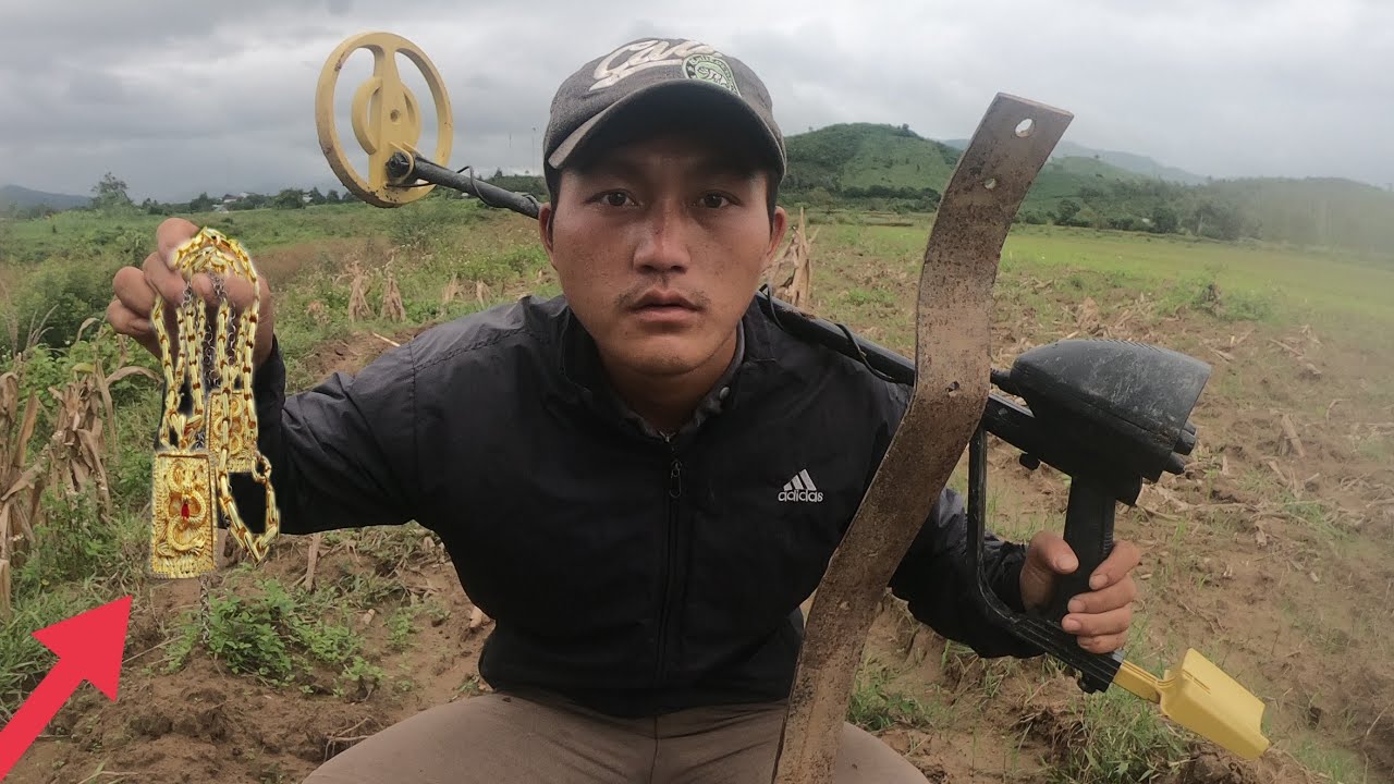 Dò vàng dưới suối phát hiện sợi dây chuyền Cổ - Máy dò vàng - Máy dò kim loại