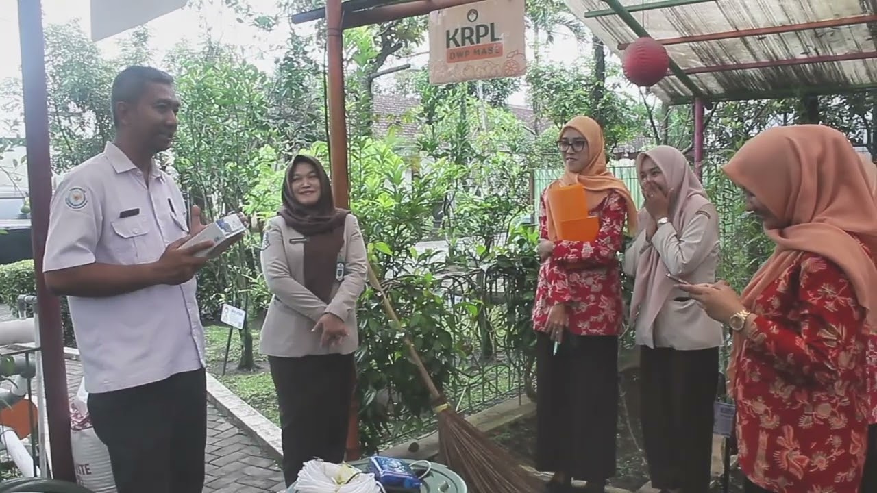Kegiatan Sosialisasi & Pemasangan Budidaya Ikan dalam Ember (BUDIKDAMBER) DWP UPT PPD Malang Kota