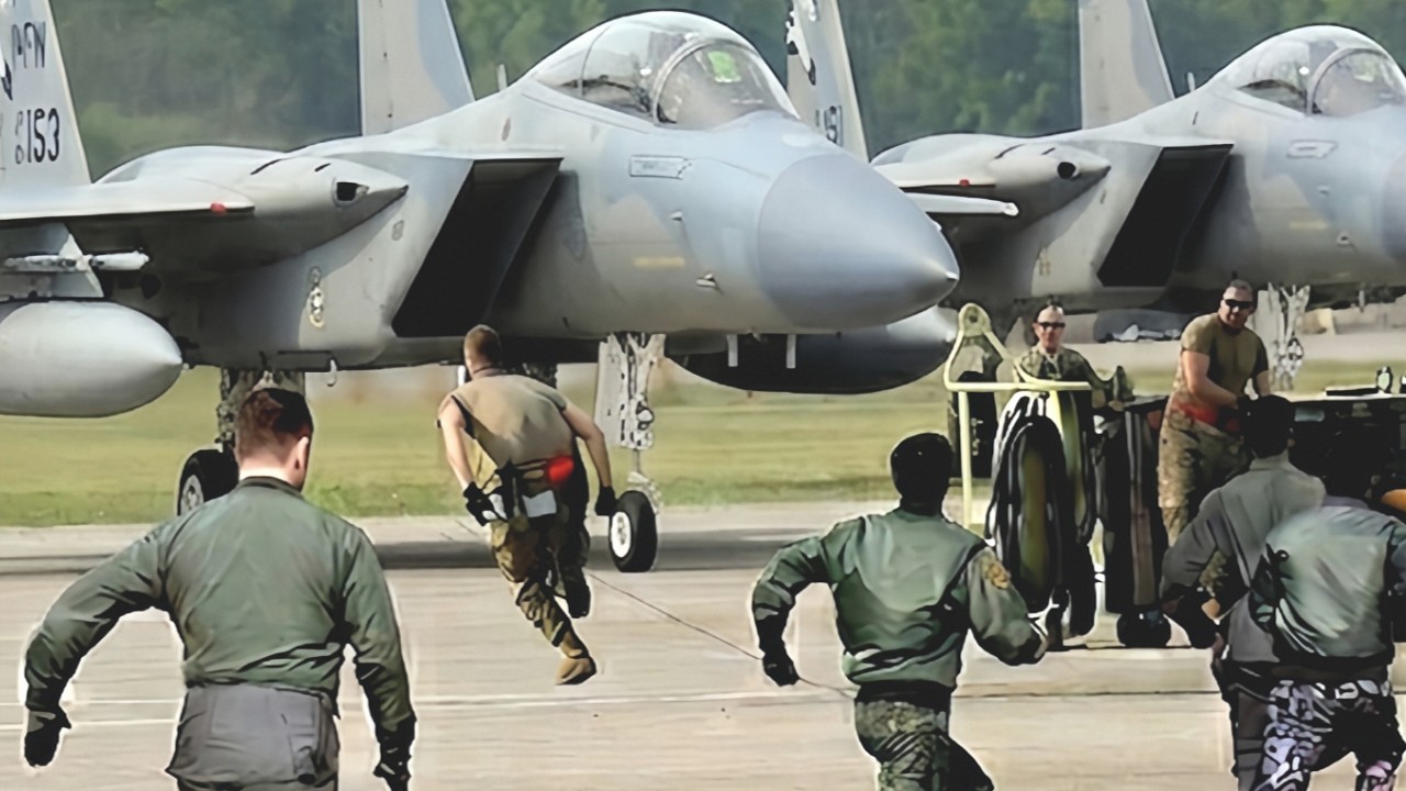Emergency Scramble! F-15 Fighter Pilot Launches in Seconds Over the Middle East