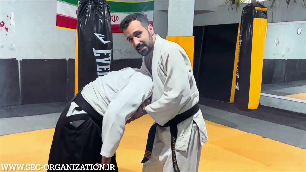 	مبانی خفه کردن در گلاویزی از جلو - دفاع شخصی خیابانی