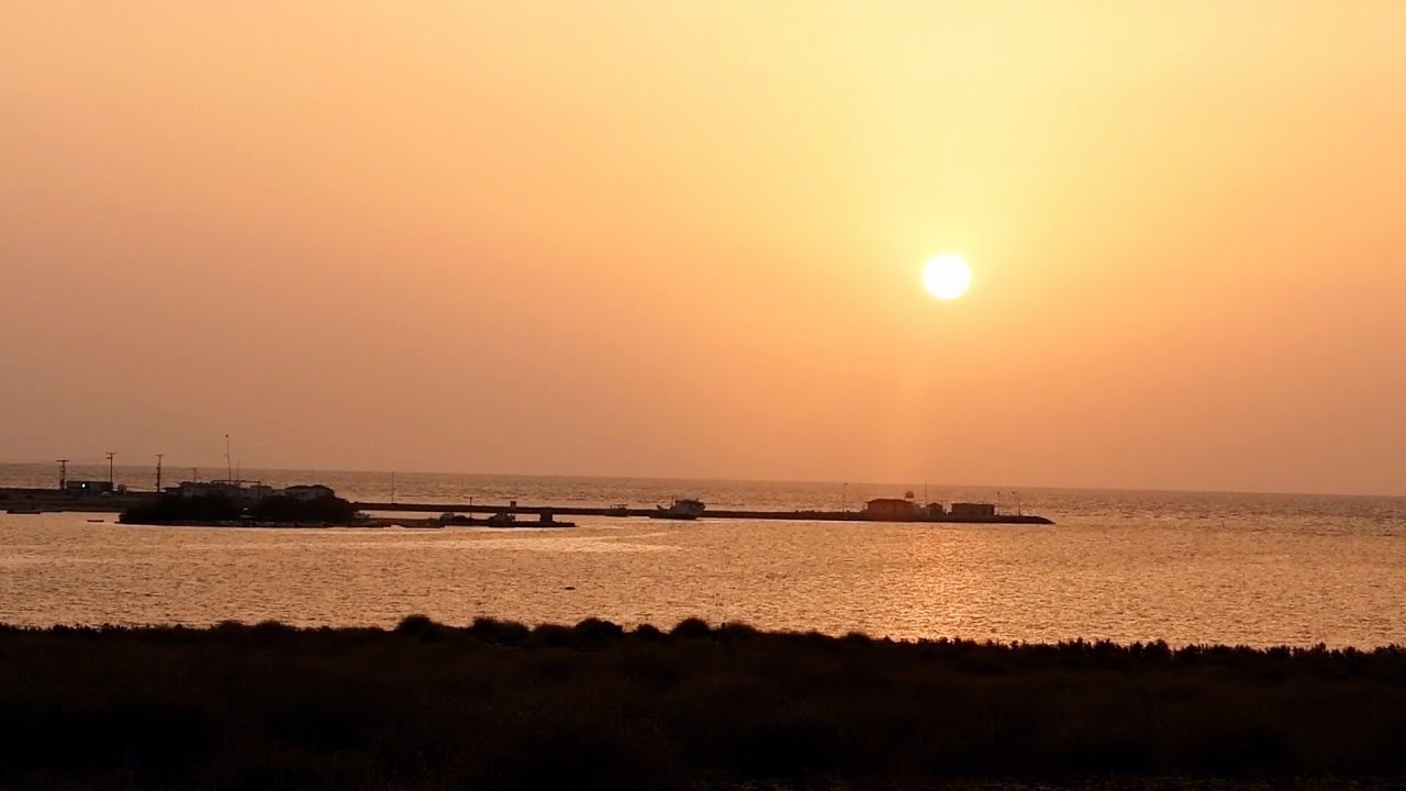  اطلاله رائعه لغروب الشمس  ونظره حول المكان