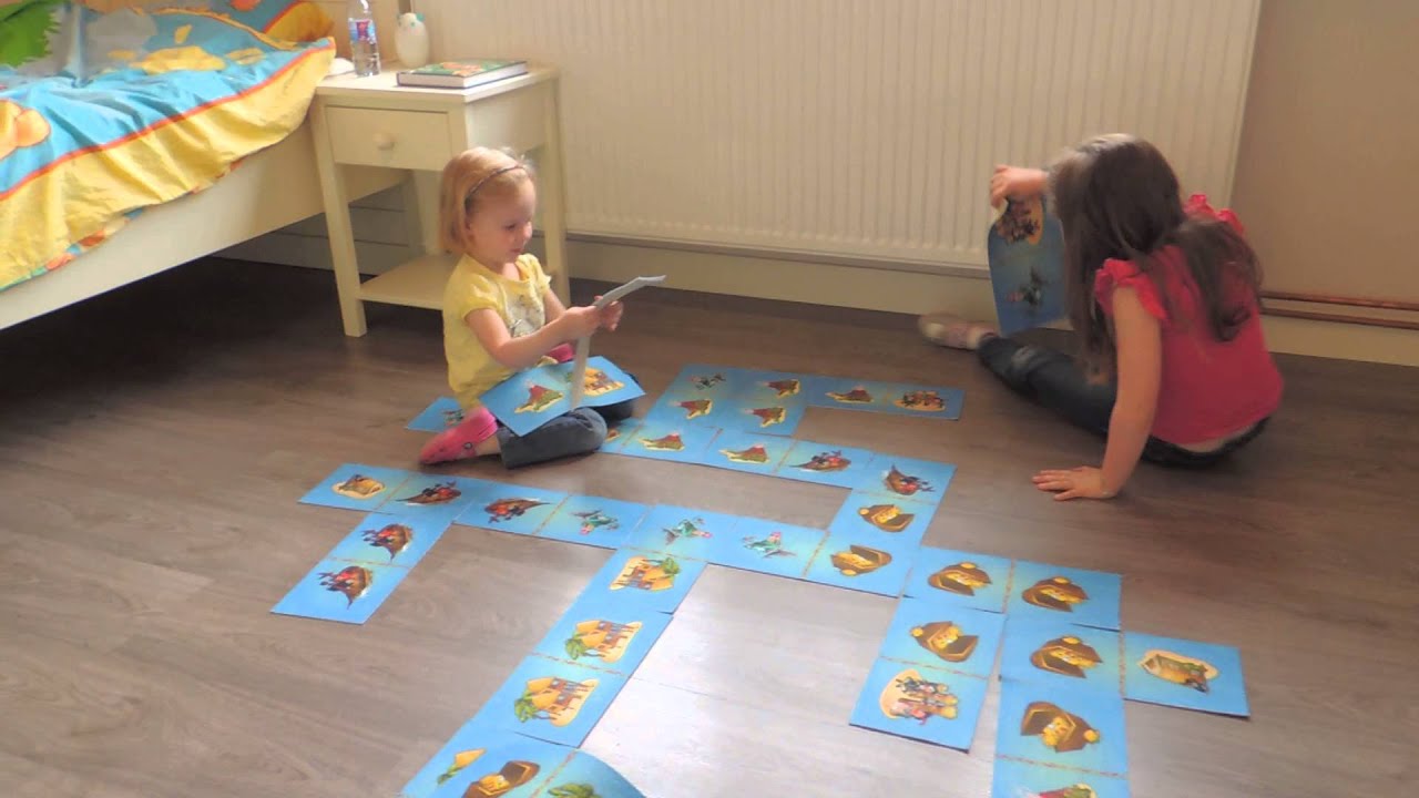 Grote en reuze domino gezelschapsspel met speelmatten en speeltapijten